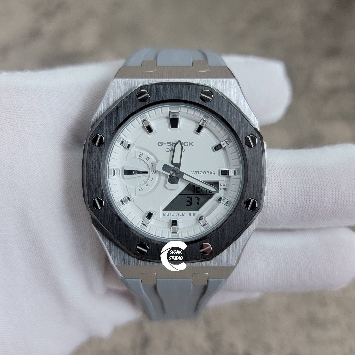 Casioak Mod Watch Black Silver Case Gray Rubber Strap White Silver Time Mark White Dial 44mm - Casioak Studio