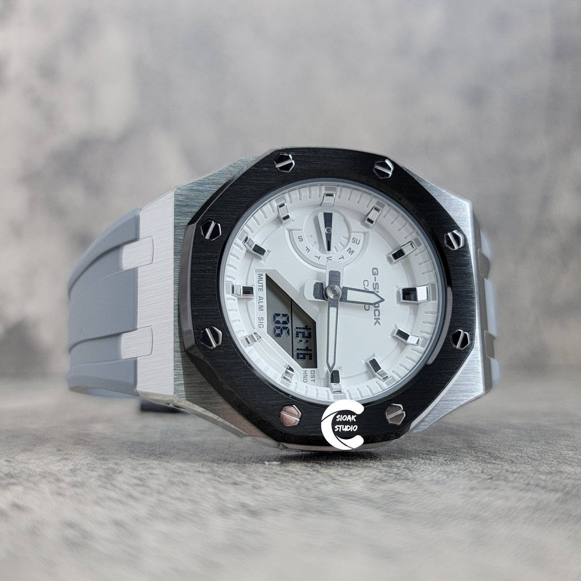 Casioak Mod Watch Black Silver Case Gray Rubber Strap White Silver Time Mark White Dial 44mm - Casioak Studio