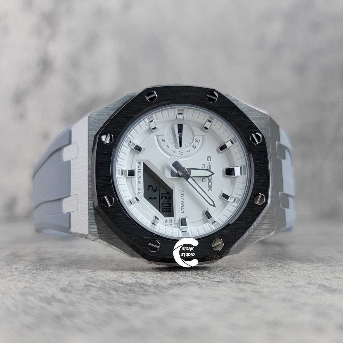 Casioak Mod Watch Black Silver Case Gray Rubber Strap White Silver Time Mark White Dial 44mm - Casioak Studio