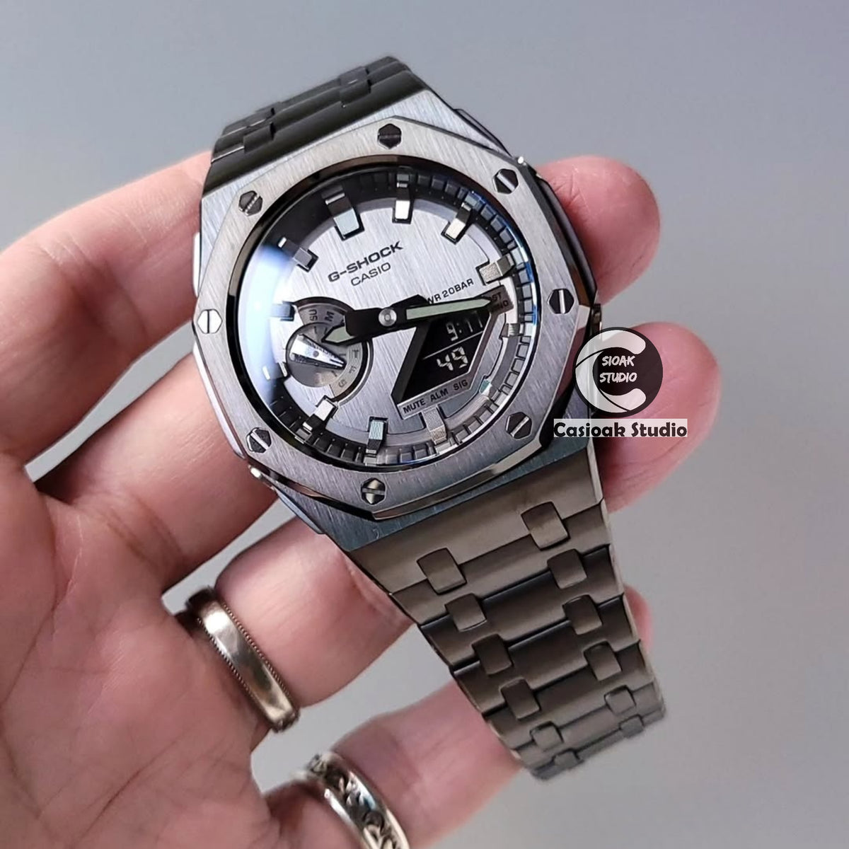 Orologio Casioak Mod Offshore Superior cassa argento cinturino in gomma bianca indicatori dell'ora bianchi e argento quadranti waffle bianchi 44mm