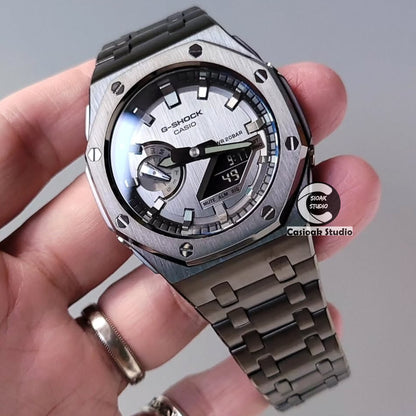 Orologio Casioak Mod Offshore Superior cassa argento cinturino in gomma bianca indicatori dell'ora bianchi e argento quadranti waffle bianchi 44mm