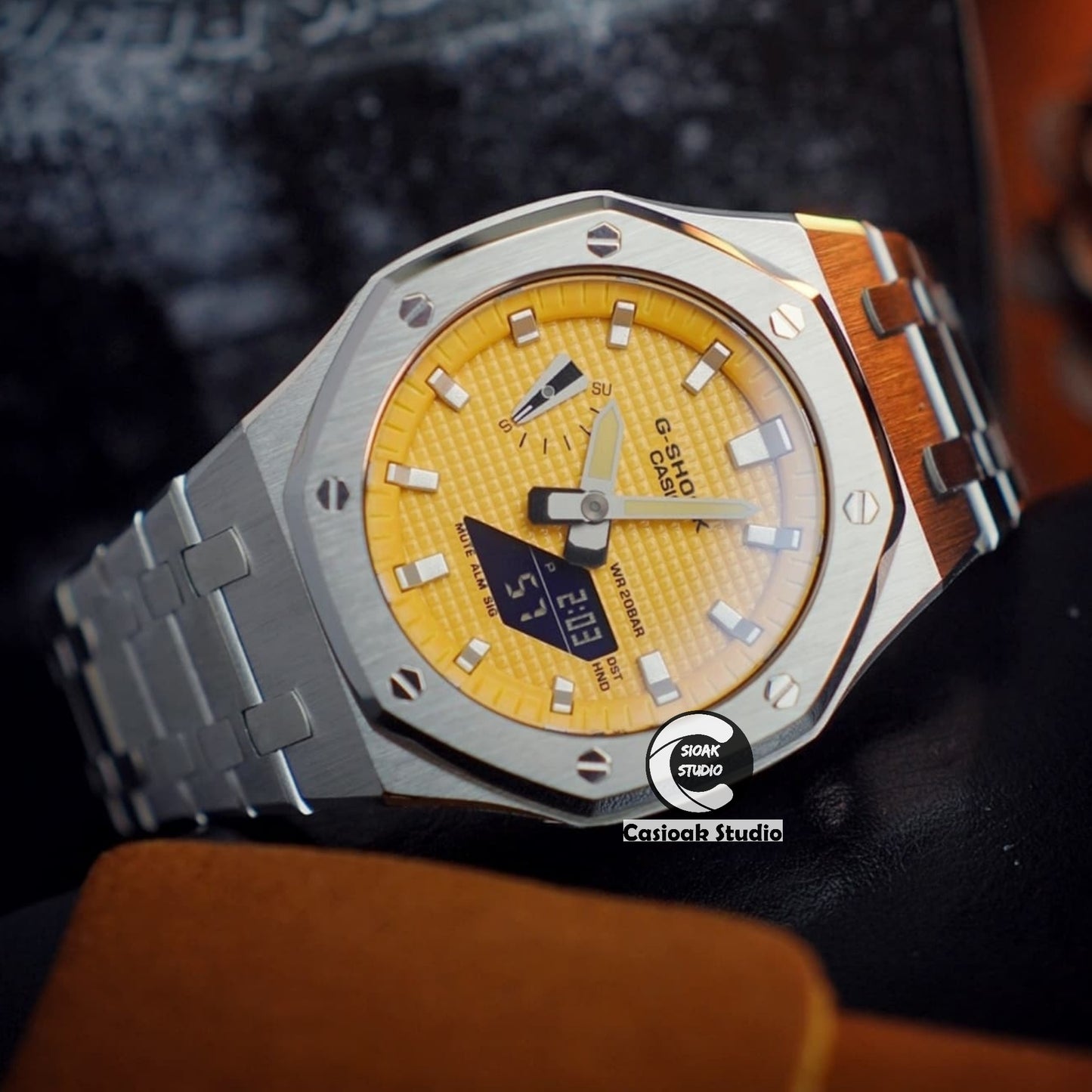 Orologio Casioak Mod Cassa Argento Cinturino in Metallo Indici Giallo Argento Quadranti Gialli Waffle 44mm